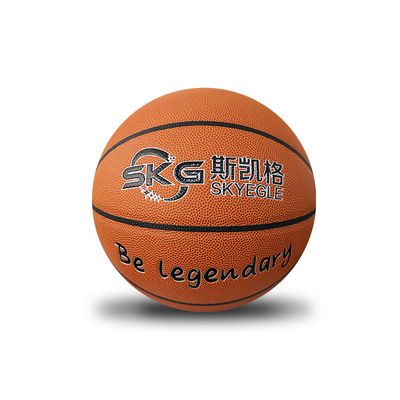 Basket-ball en cuir de la taille 7 d'unité centrale de poignée réfléchie olographe de glissement